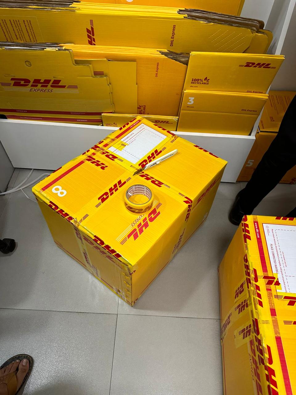 DHL Box Image 1